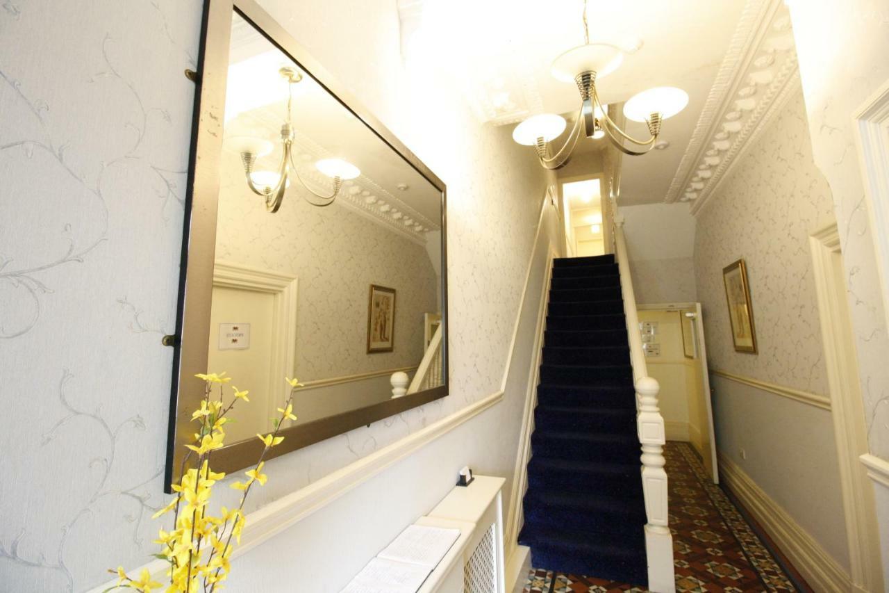 Church Guesthouse Кардиф Екстериор снимка