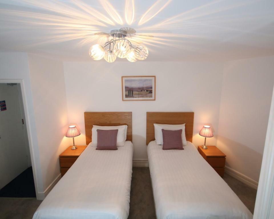 Church Guesthouse Кардиф Екстериор снимка